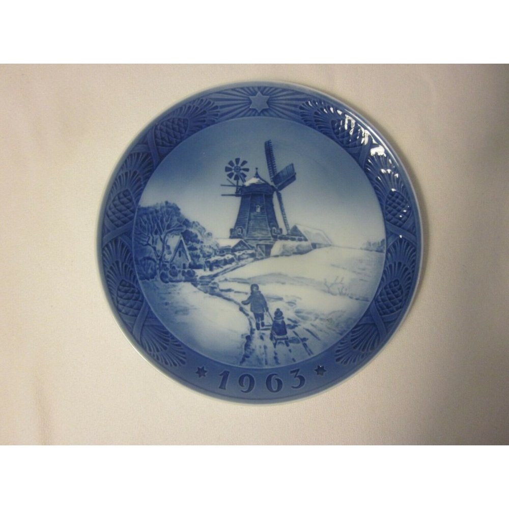Vintage Royal Copenhagen Denmark 1963 Christmas Po